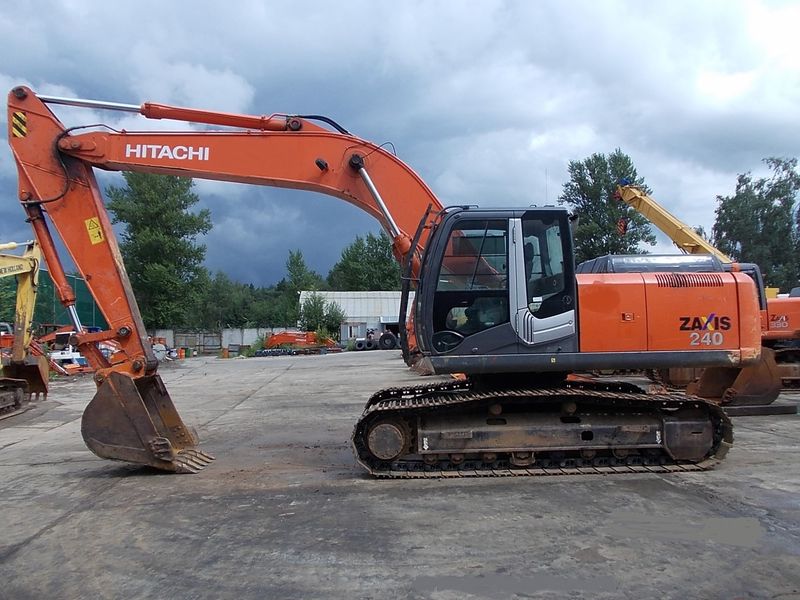 Аренда гусеничного экскаватора Hitachi ZX240LC-3